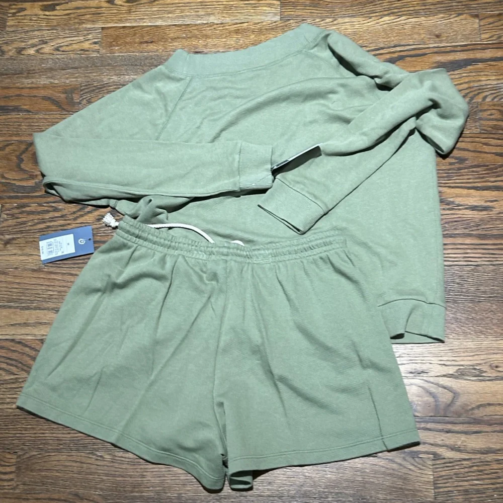 Women's Green Lounge Set - Picture 2 of 3